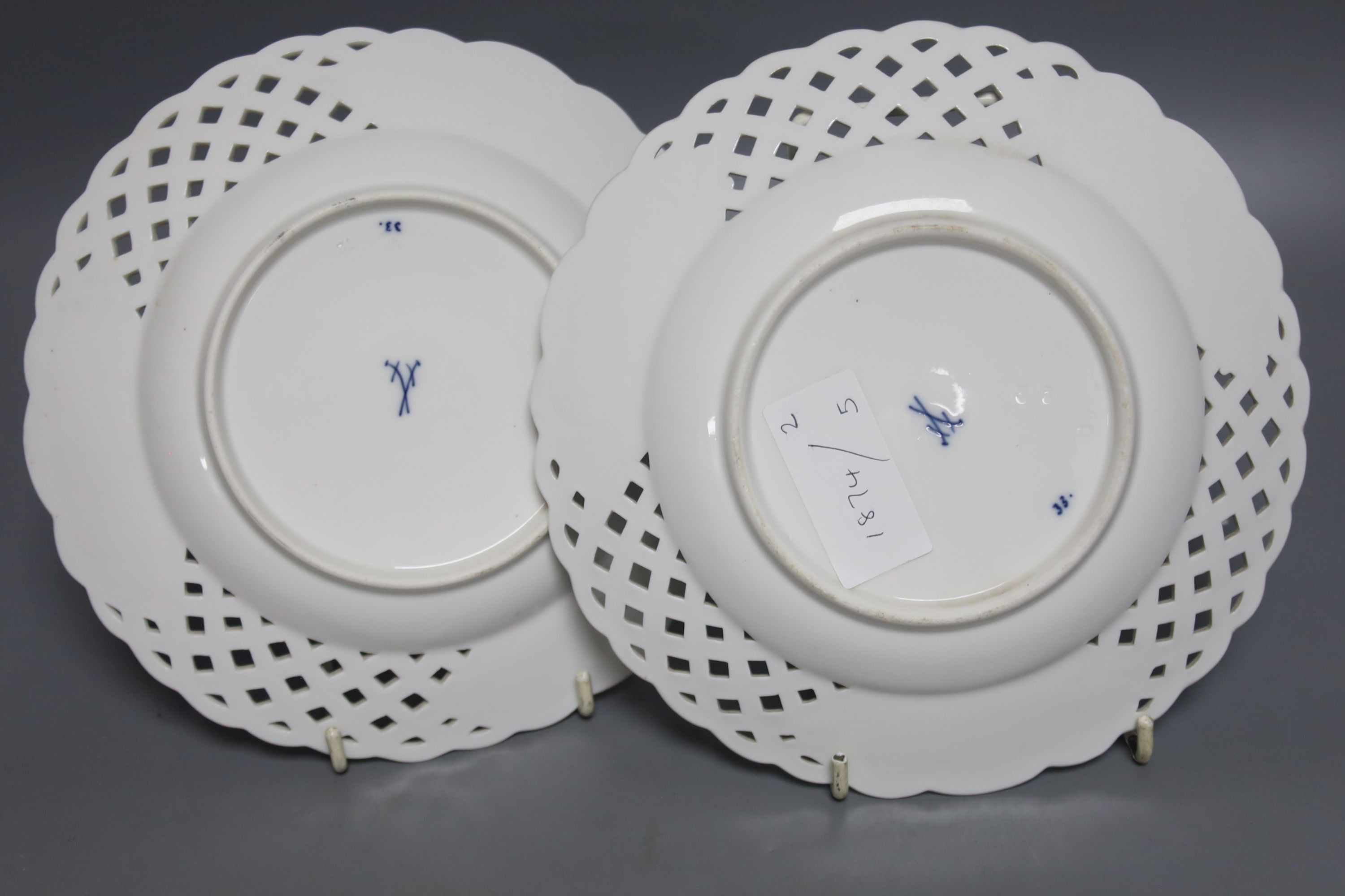 A pair of Meissen Onion pattern blue and white dessert dishes, 20.5cm